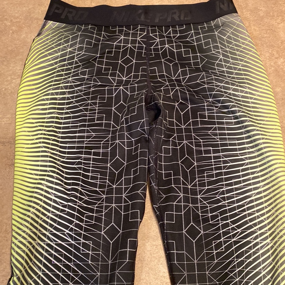 Women’s Nike leggings size large - Picture 3 of 7